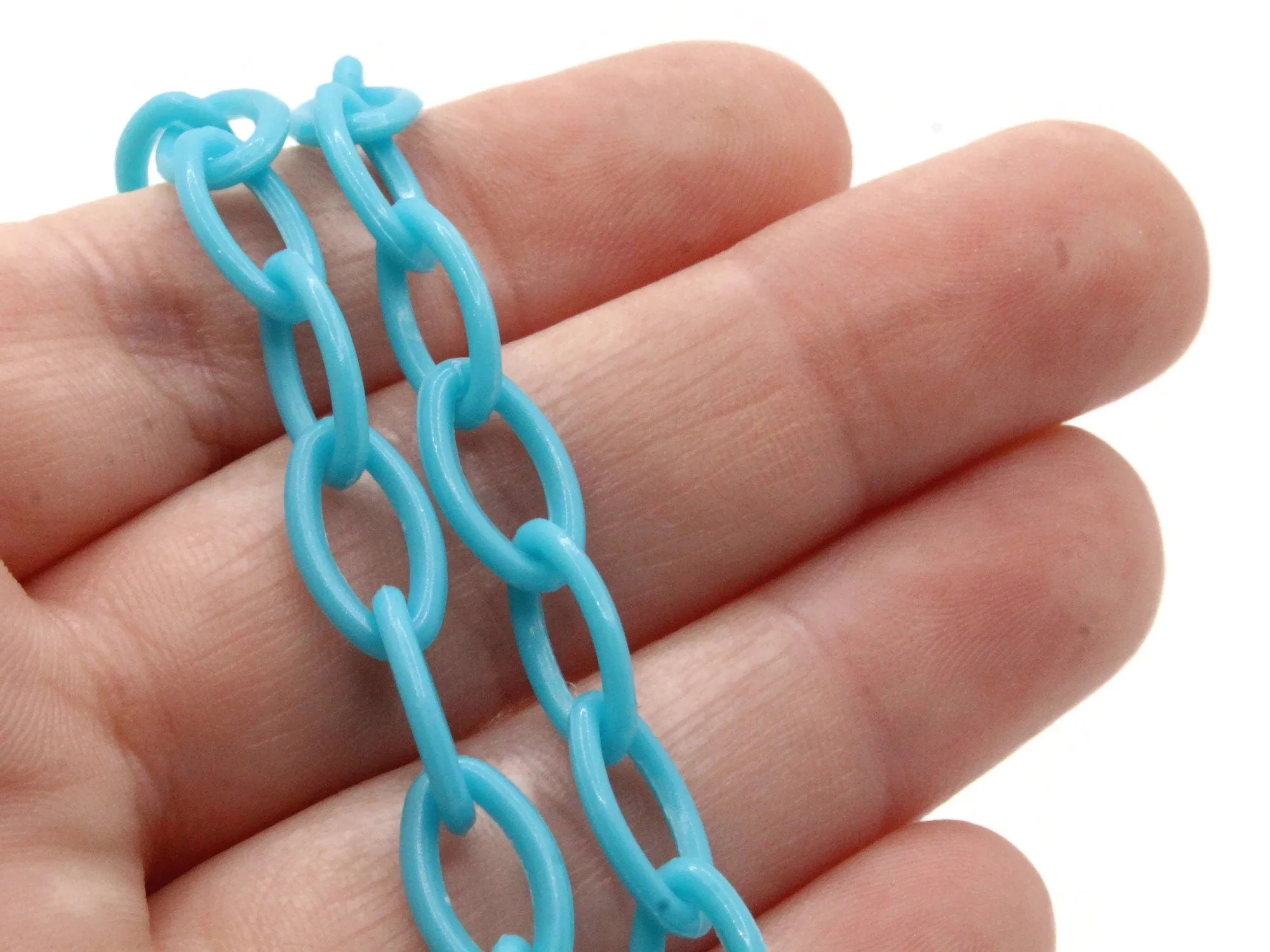 15.75 Inch Bright Sky Blue Plastic Oval Chain - 40cm Chain - 13x8mm Links