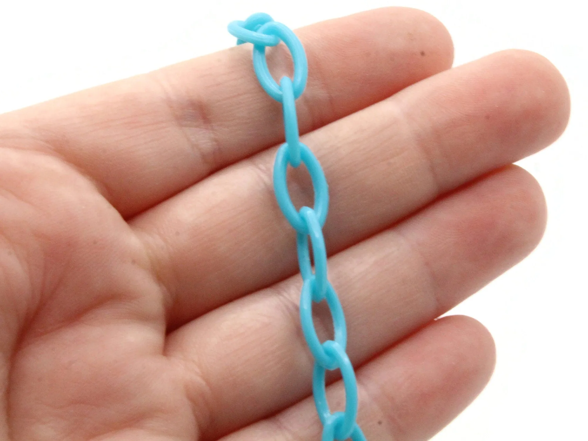 15.75 Inch Bright Sky Blue Plastic Oval Chain - 40cm Chain - 13x8mm Links