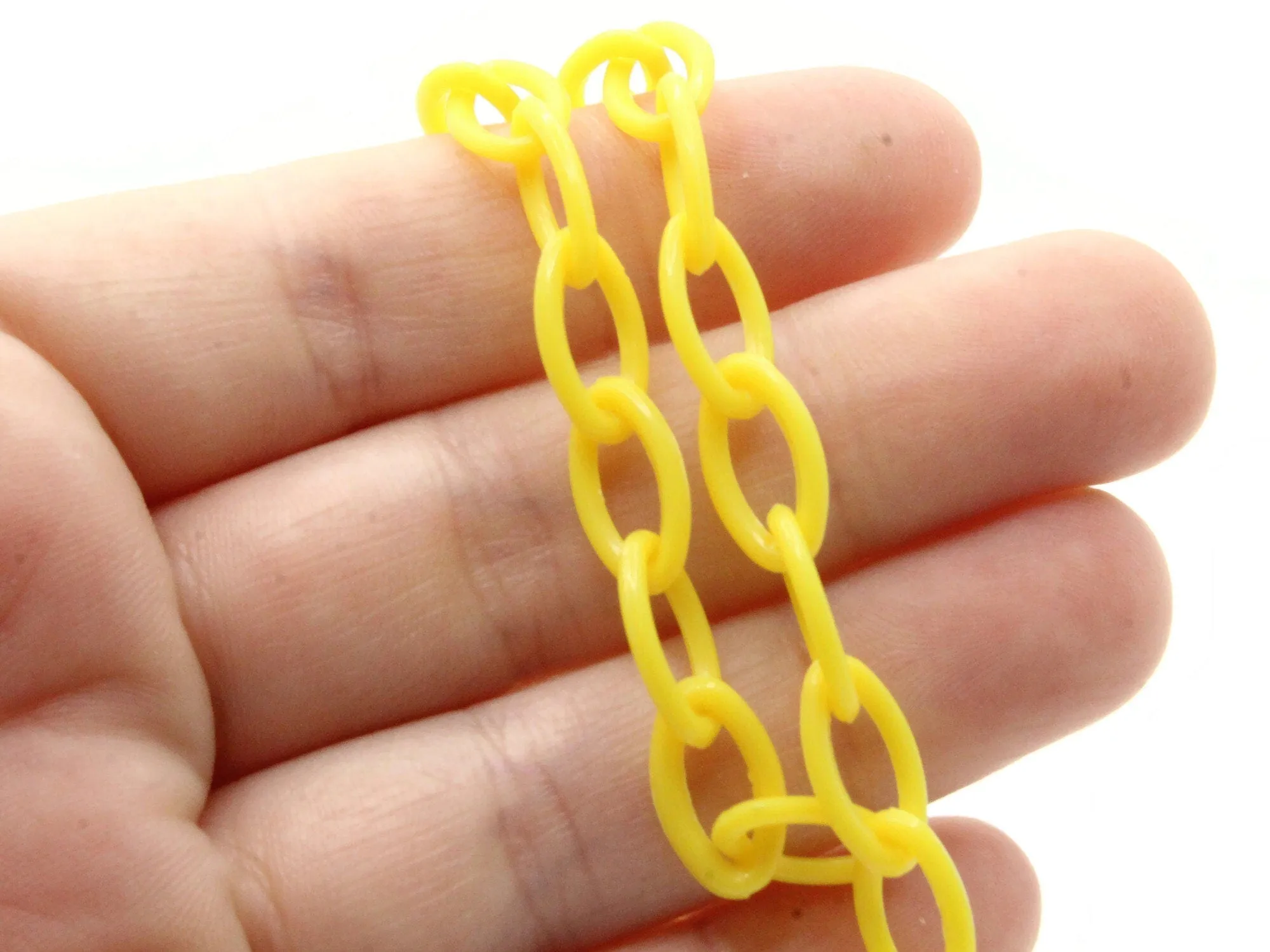 15.75 Inch Yellow Plastic Oval Chain - 40cm chain - 13x8mm links