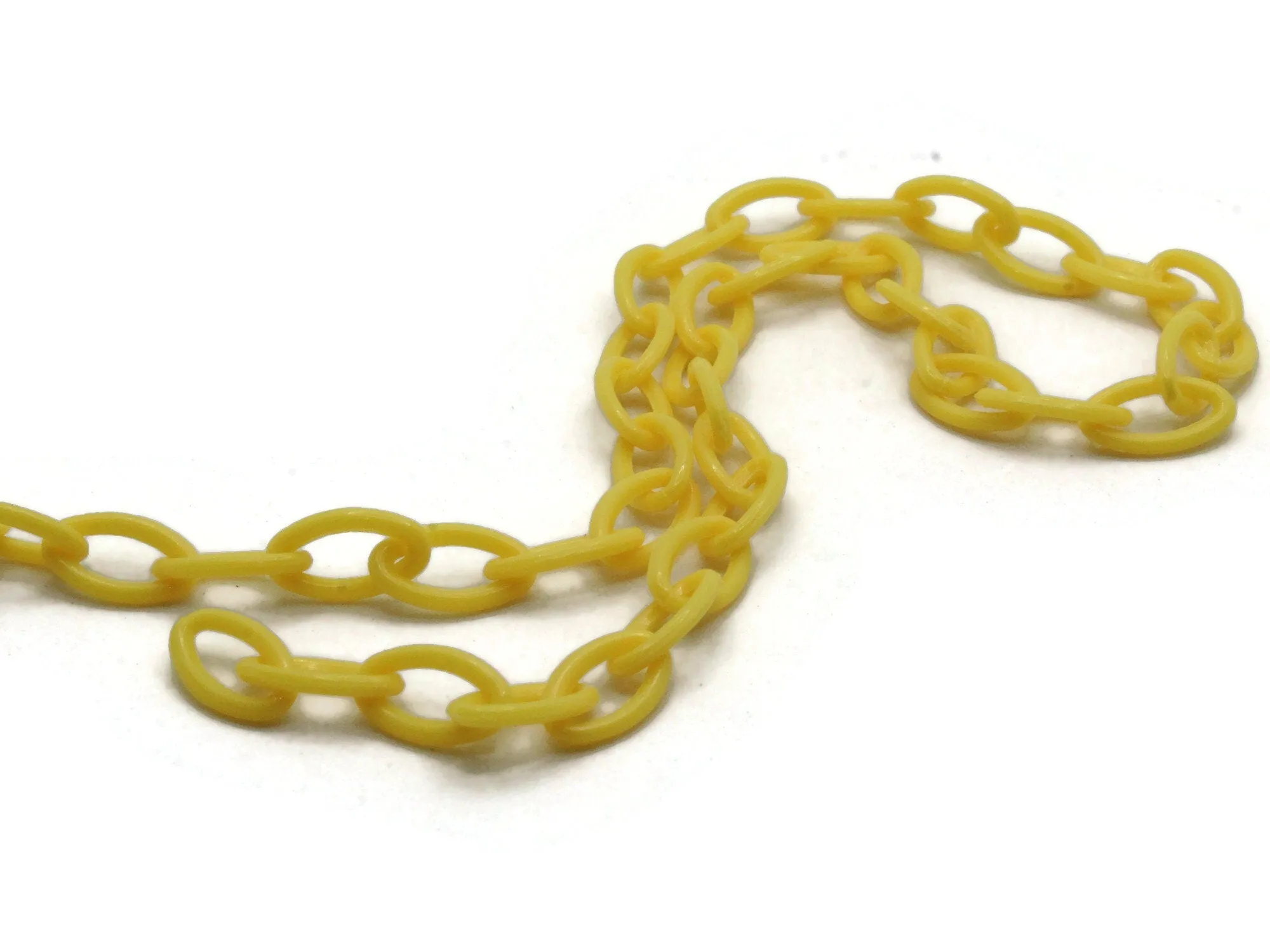 15.75 Inch Yellow Plastic Oval Chain - 40cm chain - 13x8mm links