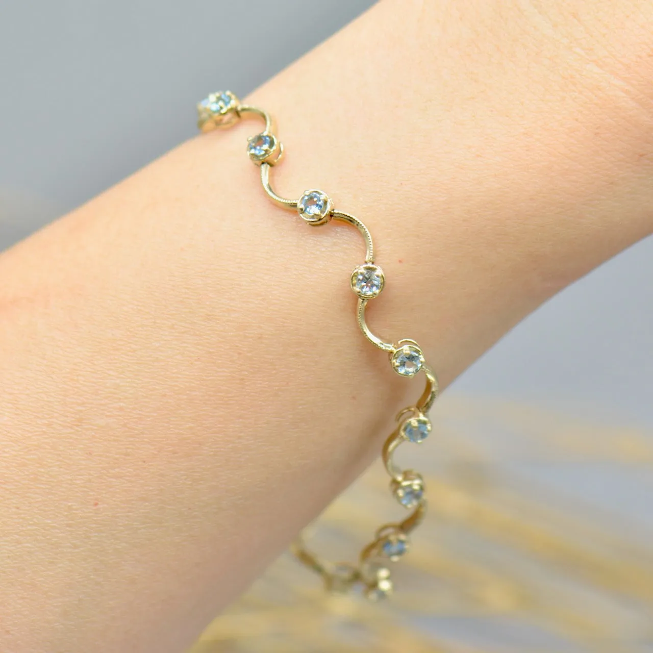 9ct Yellow Gold Aquamarine Wave Design Link Bracelet (1.60 Carats)