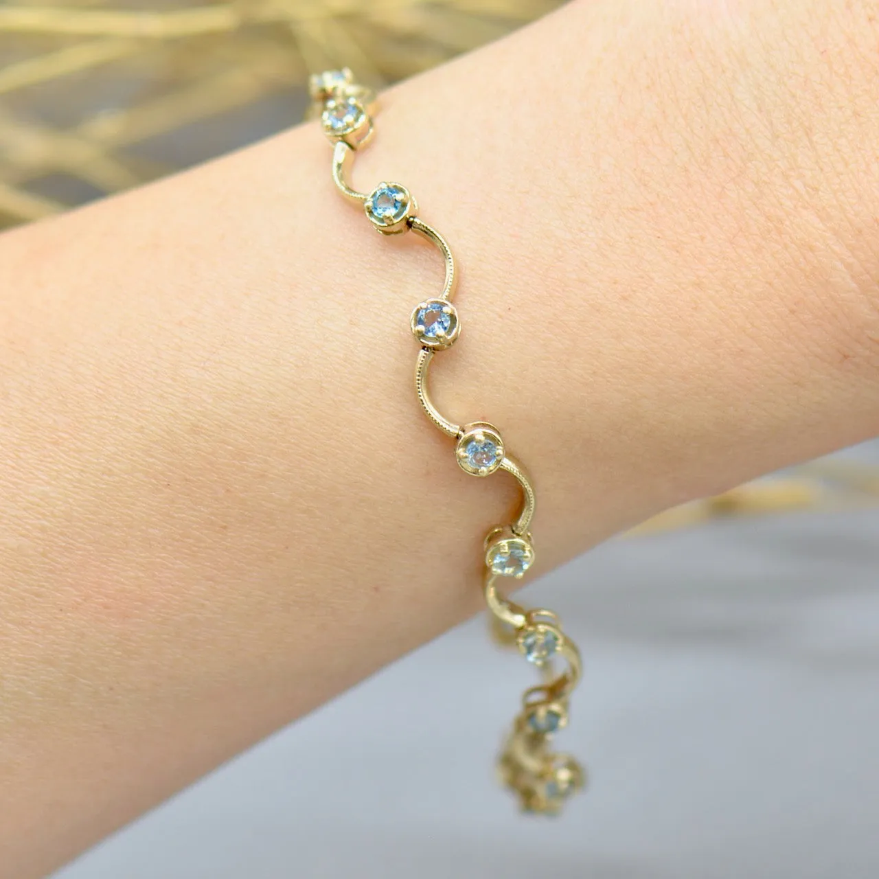 9ct Yellow Gold Aquamarine Wave Design Link Bracelet (1.60 Carats)