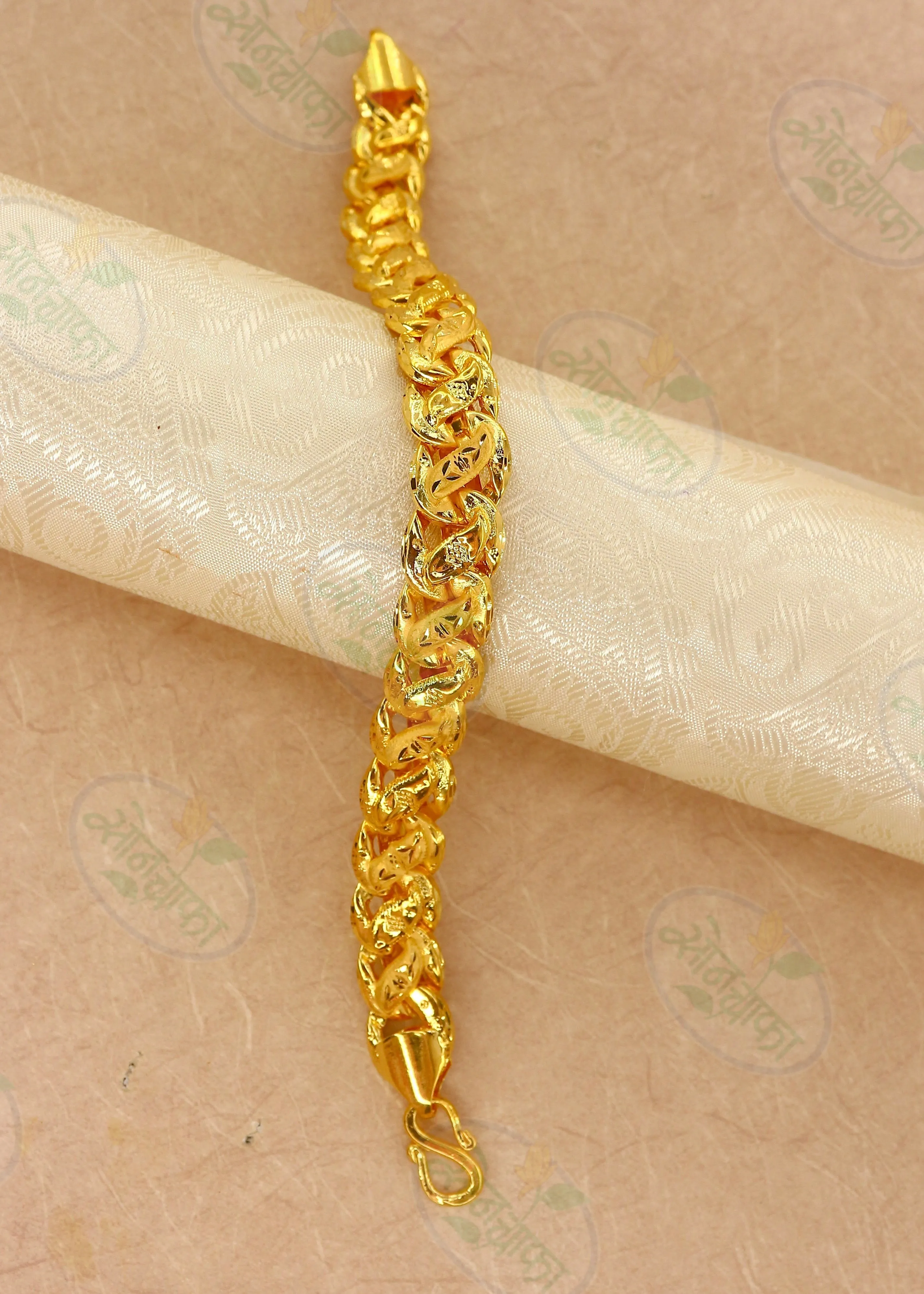 ATTRACTIVE GOLD PLATED BRACELET