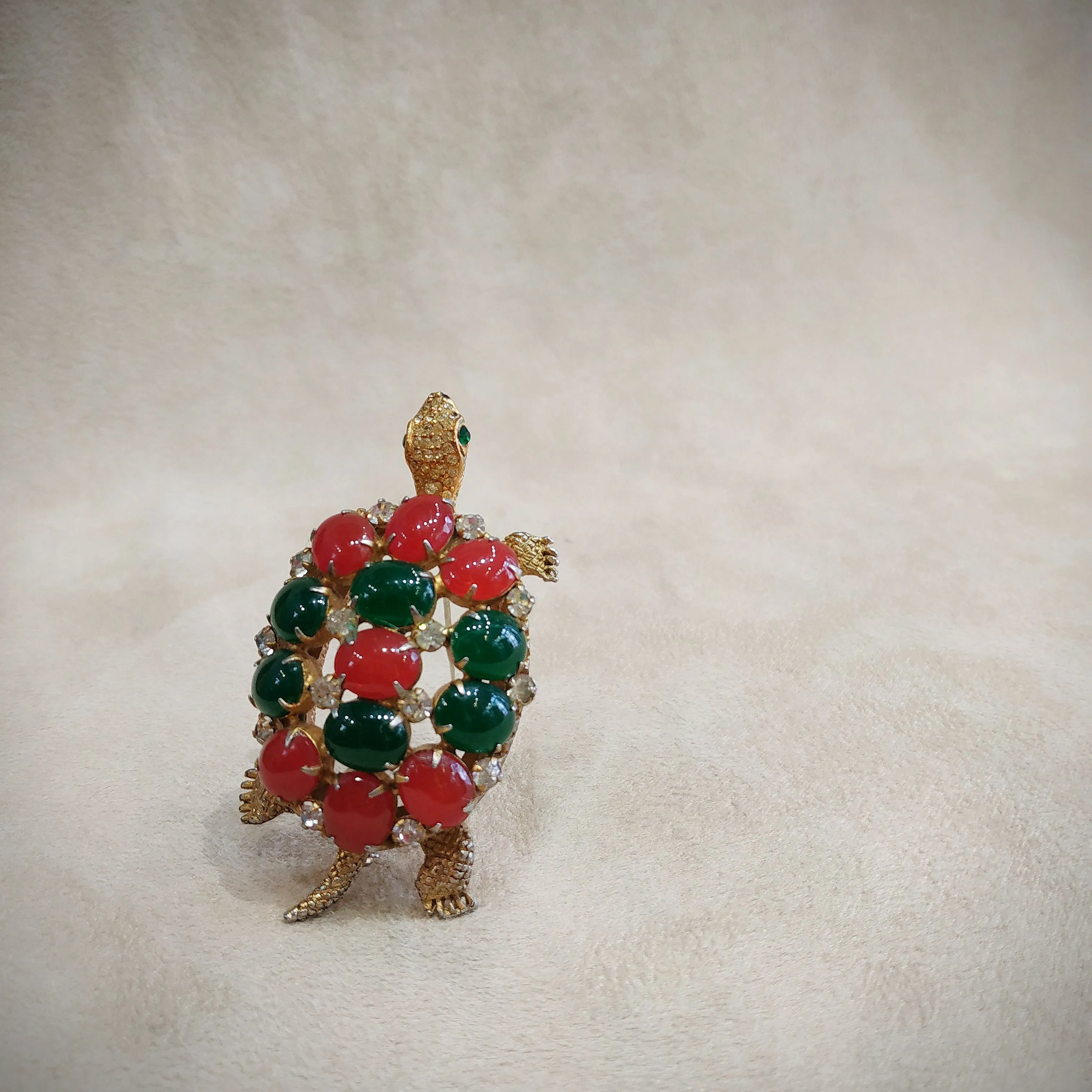 Brania Mimi Di N Vintage Gold Green Red Tortoise Brooch