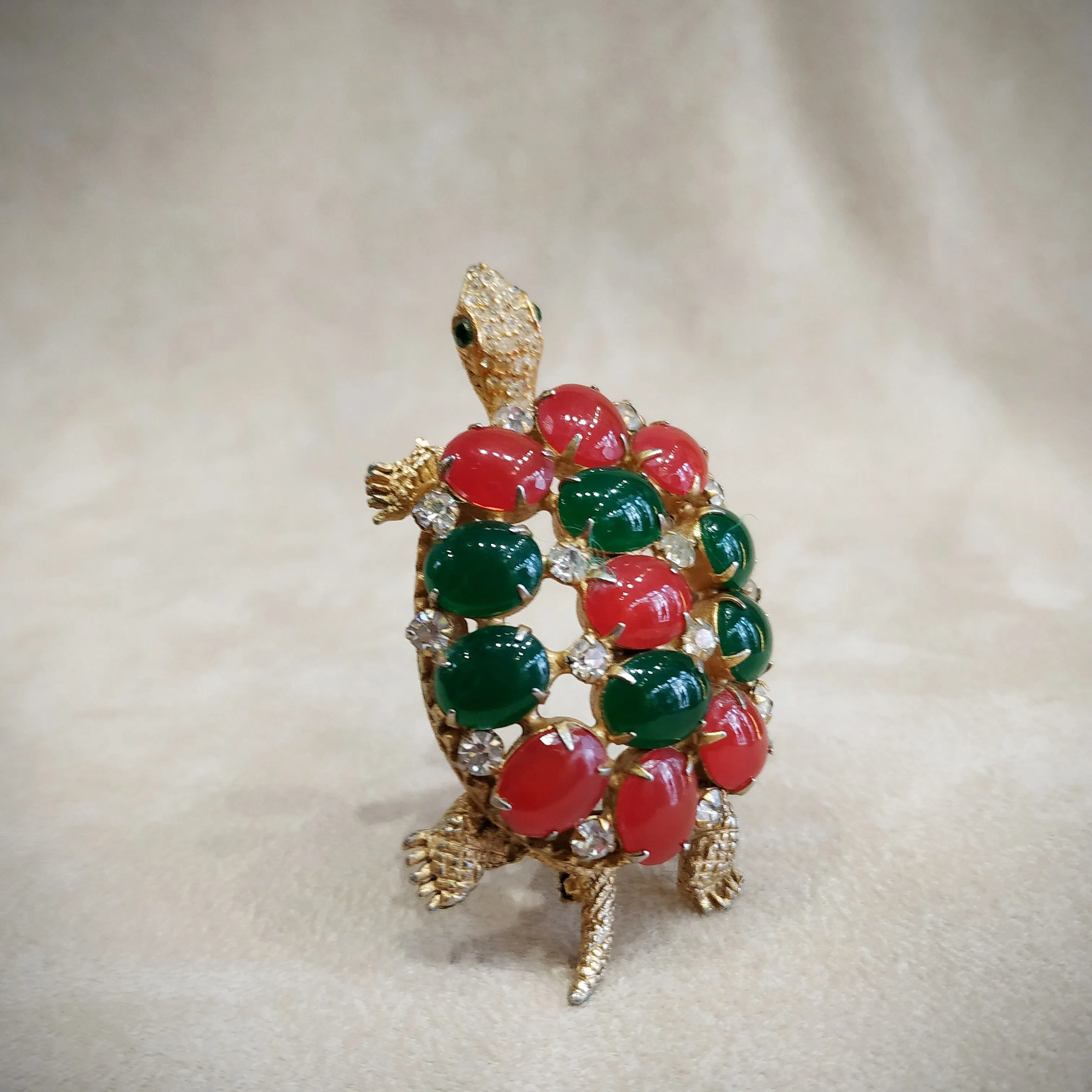 Brania Mimi Di N Vintage Gold Green Red Tortoise Brooch