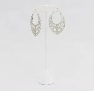 Hoop earring with solid decorative plate design