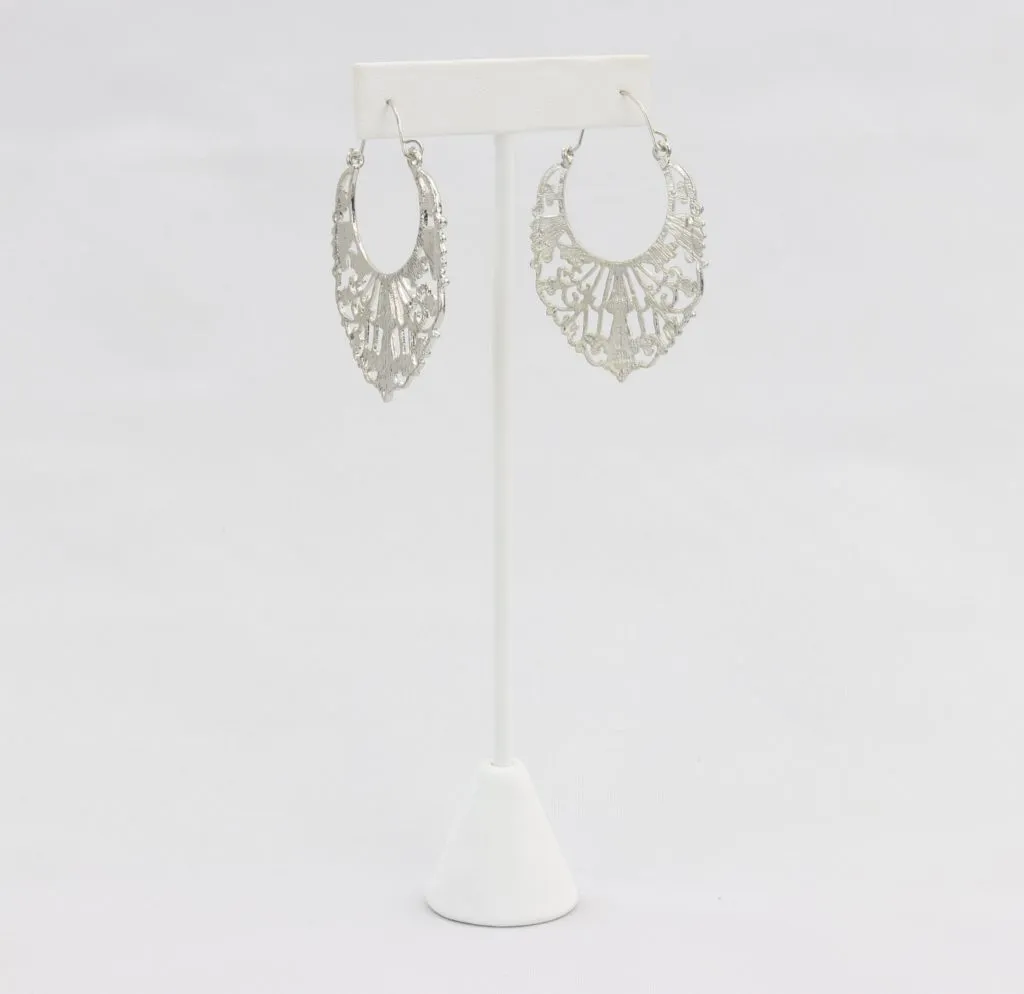 Hoop earring with solid decorative plate design