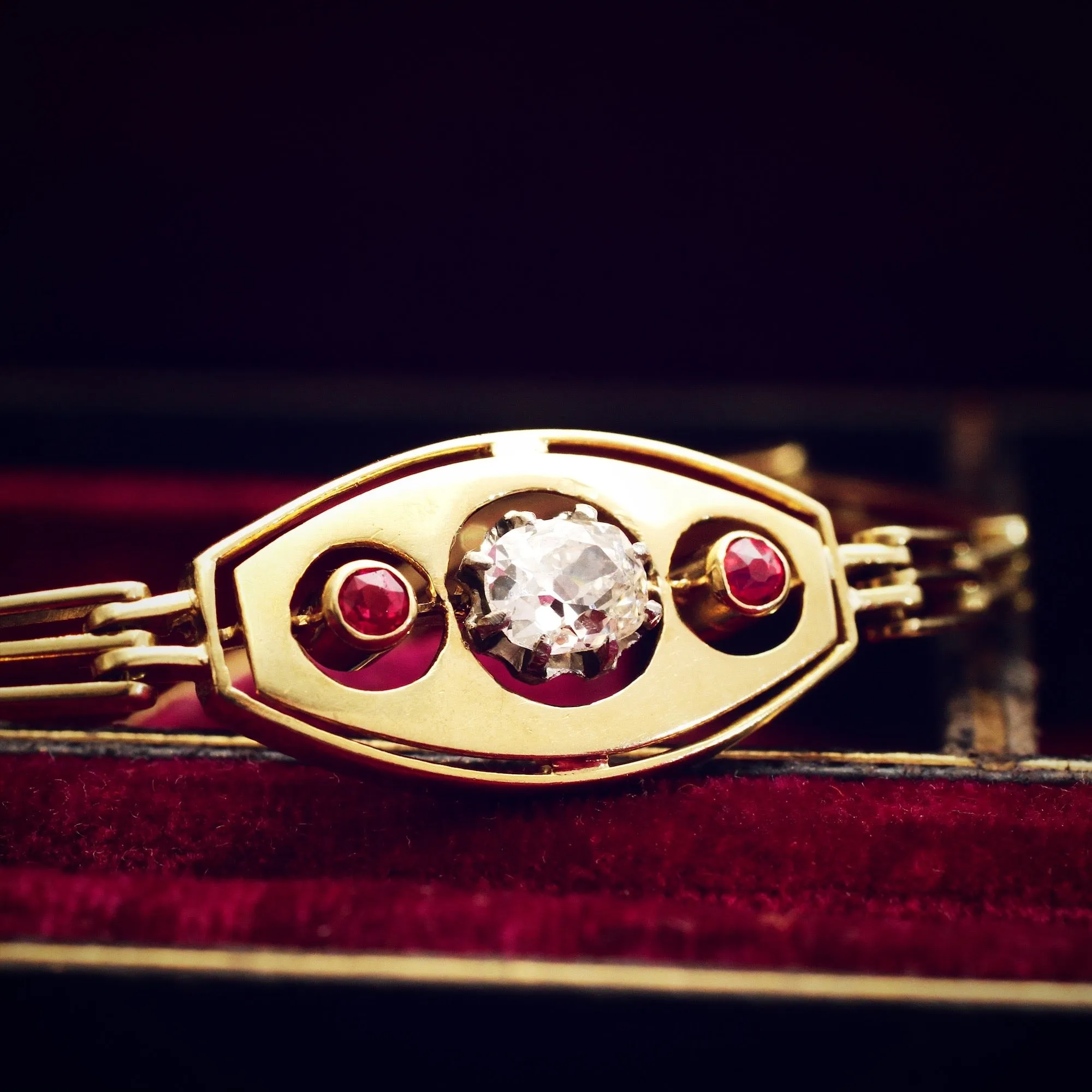 Lovely Quality Vintage Diamond & Ruby 18ct Gold Bracelet