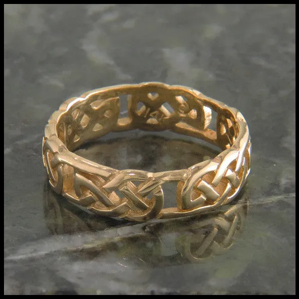 Open Knot Celtic Ring in 14K Gold