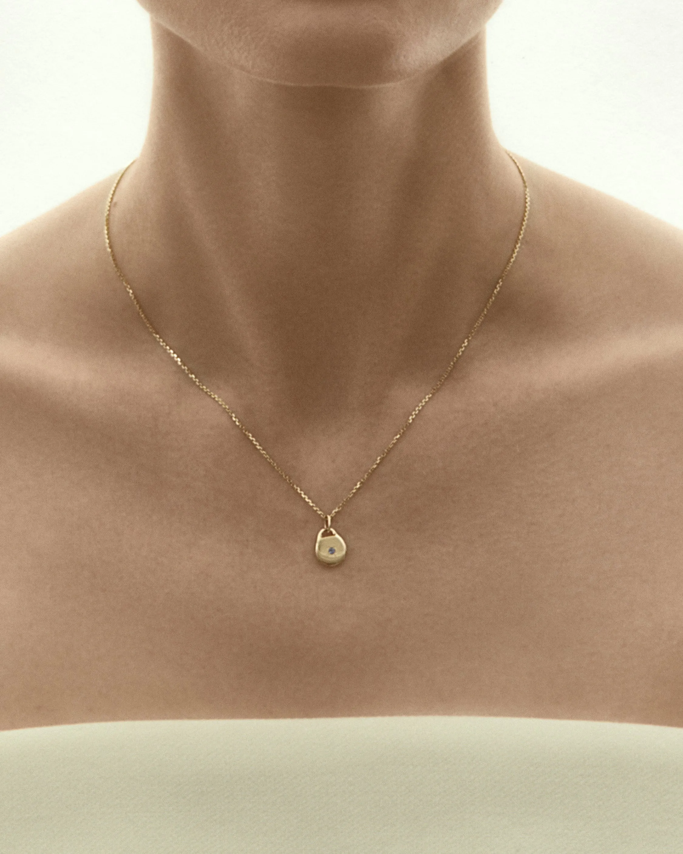 Round Stone Pendant | Yellow Gold